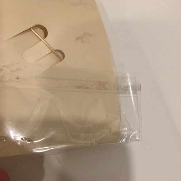 FASHION JEWELRY Women’s Pearl Brooch - Picture 5 of 6